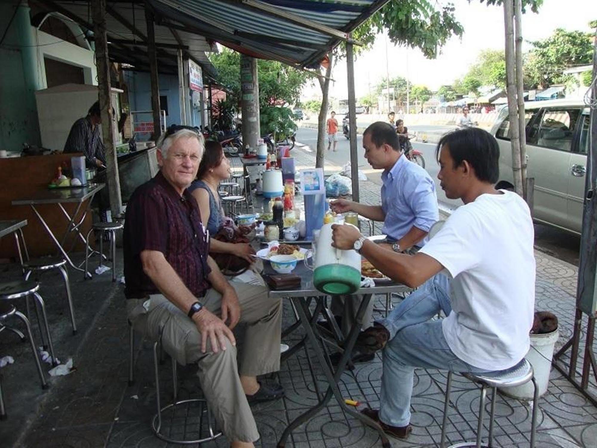 Oasis Hotel Ben Tre Eksteriør billede